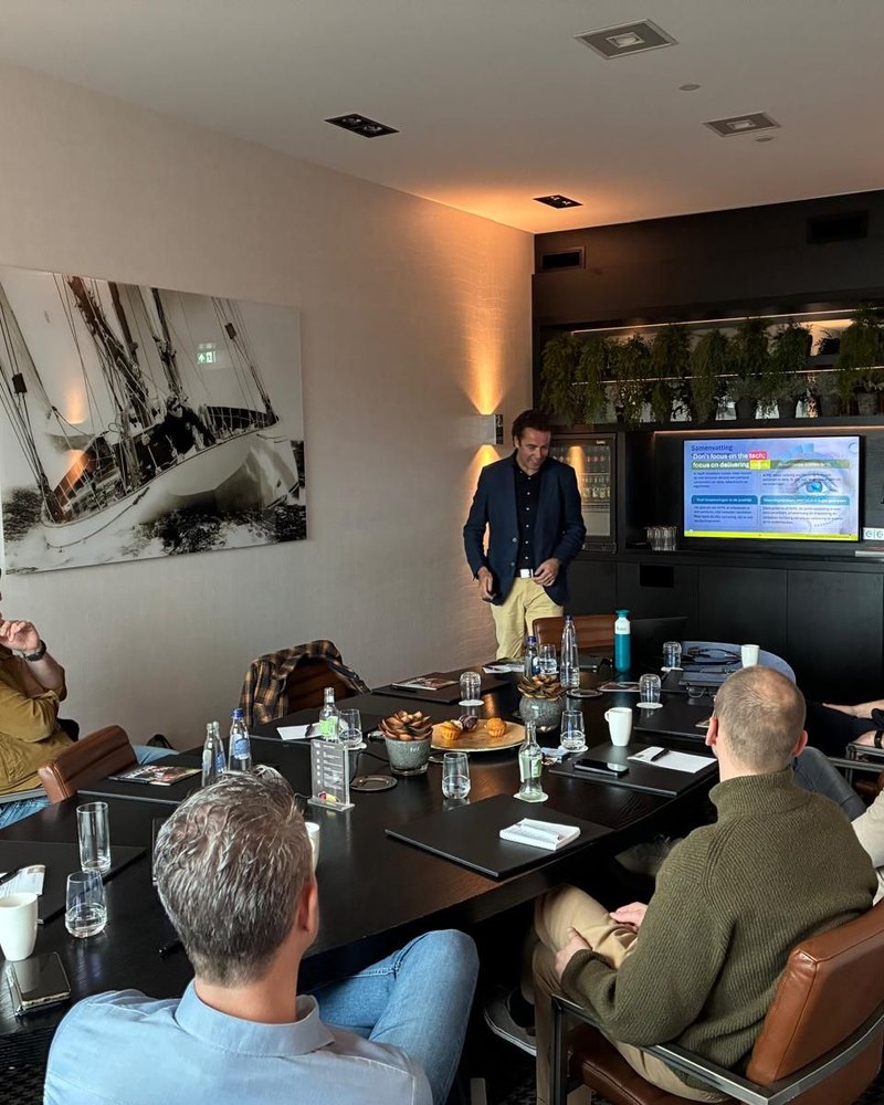 Marco Heida tijdens een sessie met een managementteam.